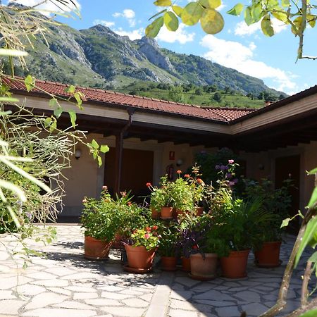 Hotel Arenas De Cabrales- Apartamentos מראה חיצוני תמונה
