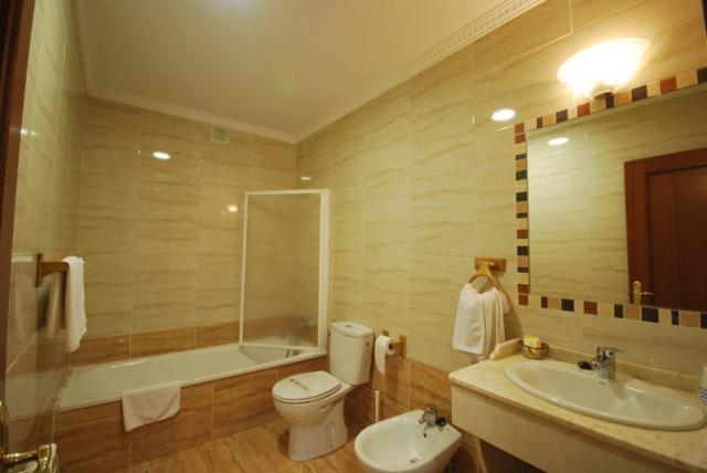 Hotel Arenas De Cabrales- Apartamentos מראה חיצוני תמונה