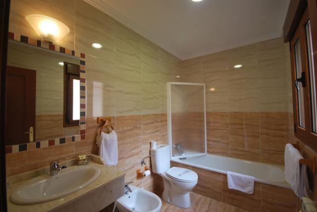 Hotel Arenas De Cabrales- Apartamentos מראה חיצוני תמונה