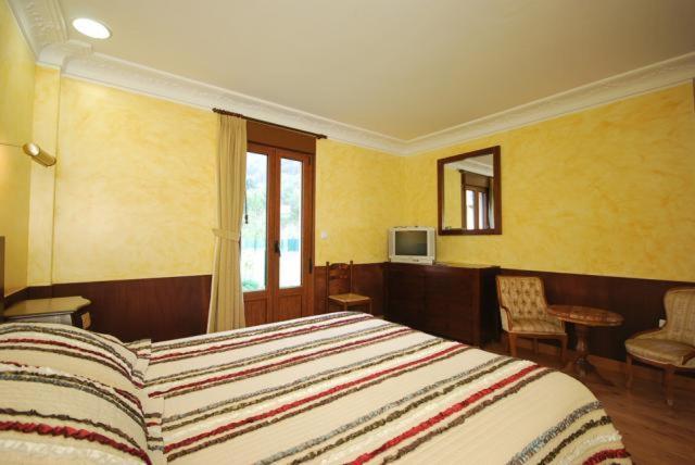 Hotel Arenas De Cabrales- Apartamentos מראה חיצוני תמונה