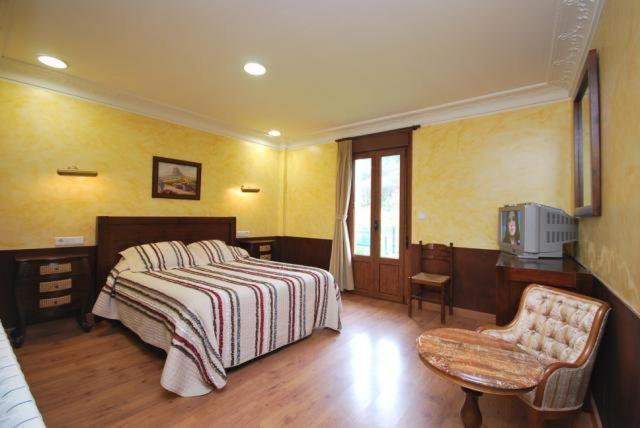 Hotel Arenas De Cabrales- Apartamentos מראה חיצוני תמונה