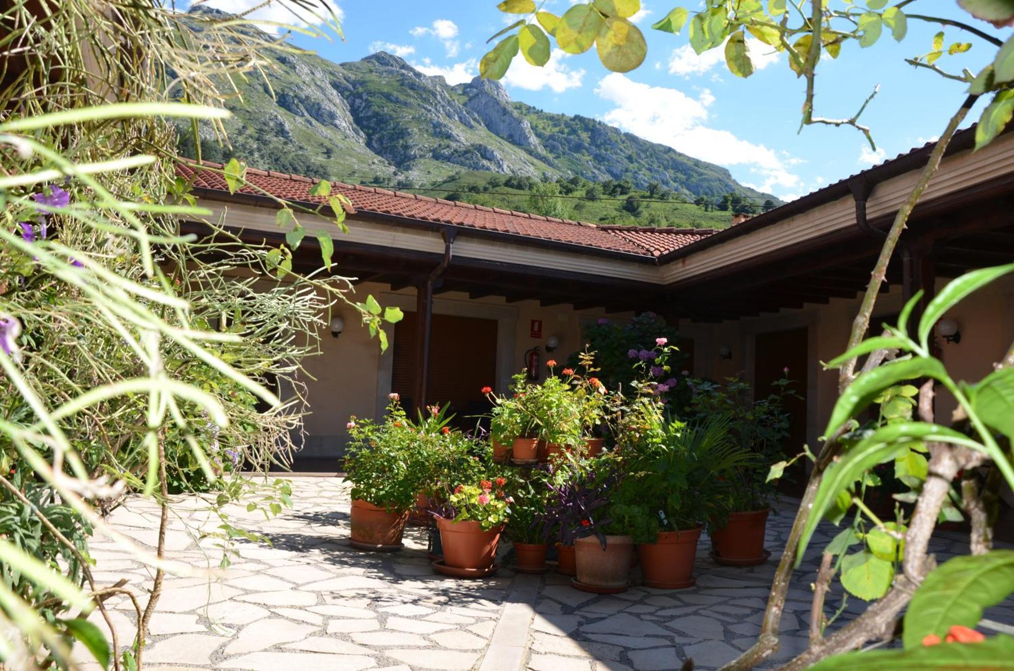 Hotel Arenas De Cabrales- Apartamentos מראה חיצוני תמונה